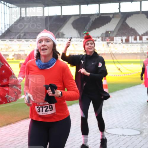 07.12.2025 - St. Pauli X-Mass-Run No. 15 Luisa Fischer http://msf.ph/oto/9378010 07.12.2025 10:28:41 Ziel 3729, 412, 1507, 1717, 1742, 1745, 2526, 2723, 2912, 2913, 3209, 3218, 3377, 3395, 3412, 3413, 3454, 3472, 3713, 3727, 3729, 3730, 3879, 3881, 3883, 4037, 4064, 4065, 4132, 4133, 4159, 4160, 4189, 4245, 4250, 4344, 4350, 4355, 4376, 4380, 4388, 4453, 4454, 4527, 4538, 4697, 4698, 4700, 4701, 4702, 4704, 4706, 4707, 4708, 4710, 4875 meine-sportfotos.de