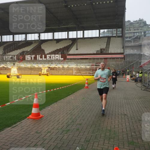07.12.2025 - St. Pauli X-Mass-Run No. 15 Fabian Wolf http://msf.ph/oto/9378011 07.12.2025 10:06:38 Ziel 34, 150, 562, 1369, 1479, 1480, 1946, 3213, 3232, 3330, 3333, 3534, 3535, 3536, 3537, 3970, 3971, 4459 meine-sportfotos.de