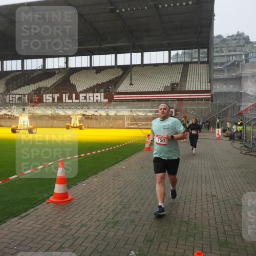 07.12.2025 - St. Pauli X-Mass-Run No. 15 Fabian Wolf http://msf.ph/oto/9378023 07.12.2025 10:06:38 Ziel 34, 150, 562, 1369, 1479, 1480, 1946, 3213, 3232, 3330, 3333, 3534, 3535, 3536, 3537, 3970, 3971, 4459 meine-sportfotos.de