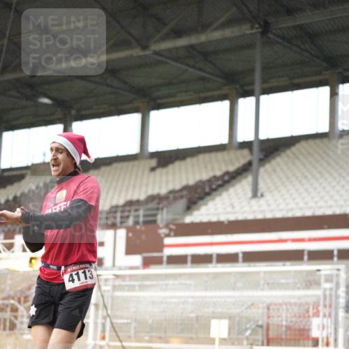 07.12.2025 - St. Pauli X-Mass-Run No. 15 Patografie http://msf.ph/oto/9378025 07.12.2025 10:09:02 Ziel 19, 786, 1461, 1465, 1570, 1575, 1576, 2126, 3300, 3484, 3891, 4066, 4067, 4068, 4113, 4666 meine-sportfotos.de