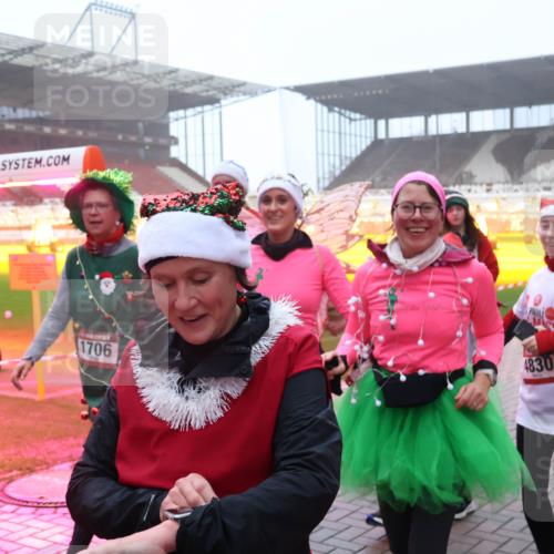 07.12.2025 - St. Pauli X-Mass-Run No. 15 Luisa Fischer http://msf.ph/oto/9378032 07.12.2025 11:09:07 Ziel 1706, 4830, 100, 152, 155, 166, 335, 338, 341, 396, 446, 495, 496, 619, 758, 784, 1078, 1170, 1184, 1205, 1211, 1412, xxxx, 1424, 1464, 1491, 1502, 1511, 1559, 1560, 1625, 1706, 2070, 2259, 2879, 2893, 2898, 4471, 4584, 4819, 4830 meine-sportfotos.de
