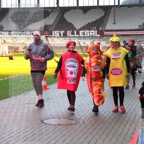 07.12.2025 - St. Pauli X-Mass-Run No. 15 Luisa Fischer http://msf.ph/oto/9378033 07.12.2025 10:28:43 Ziel 3881, 1507, 3883, 3879, 18, 4409, 412, 1507, 1717, 1742, 1745, 2526, 2723, 2912, 2913, 3209, 3218, 3377, 3395, 3412, 3413, 3454, 3472, 3727, 3729, 3730, 3879, 3881, 3883, 4037, 4064, 4065, 4132, 4133, 4159, 4160, 4189, 4245, 4250, 4344, 4350, 4355, 4376, 4380, 4388, 4453, 4454, 4527, 4538, 4697, 4698, 4700, 4701, 4702, 4704, 4706, 4707, 4708, 4710, 4875 meine-sportfotos.de