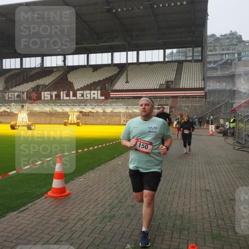 07.12.2025 - St. Pauli X-Mass-Run No. 15 Fabian Wolf http://msf.ph/oto/9378037 07.12.2025 10:06:39 Ziel 150, 562, 1369, 1479, 1480, 3213, 3232, 3330, 3333, 3534, 3535, 3536, 3537, 3970, 3971, 4459 meine-sportfotos.de