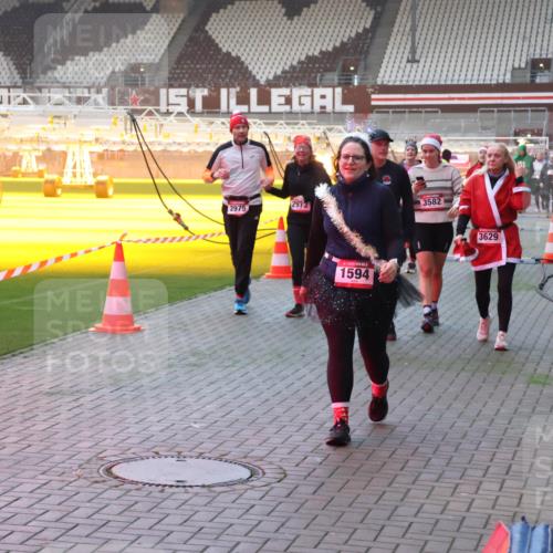 07.12.2025 - St. Pauli X-Mass-Run No. 15 Luisa Fischer http://msf.ph/oto/9378056 07.12.2025 10:03:45 Ziel 2975, 2973, 3582, 1594, 3629, 177, 214, 358, 442, 443, 460, 885, 918, 936, 940, 943, 956, 963, 965, 984, 1023, 1118, 1263, 1264, 1314, 1484, 1486, 1506, 1594, 1888, 2380, 2505, 2682, 2973, 2975, 3284, 3334, 3417, 4193, 4239, 4660, 4667, 4679, 4680 meine-sportfotos.de