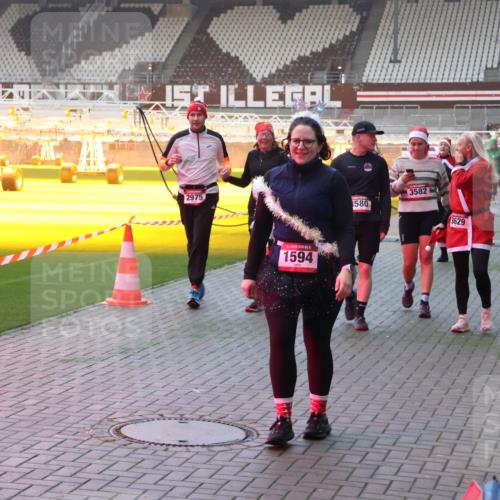 07.12.2025 - St. Pauli X-Mass-Run No. 15 Luisa Fischer http://msf.ph/oto/9378062 07.12.2025 10:03:46 Ziel 2975, 5, 1594, 580, 3582, 3629, 177, 213, 214, 358, 442, 443, 460, 885, 918, 936, 940, 943, 956, 963, 965, 984, 1023, 1118, 1263, 1264, 1314, 1484, 1486, 1506, 1594, 1888, 2380, 2505, 2682, 2973, 2975, 3284, 3334, 3417, 4193, 4239, 4660, 4667, 4679, 4680 meine-sportfotos.de