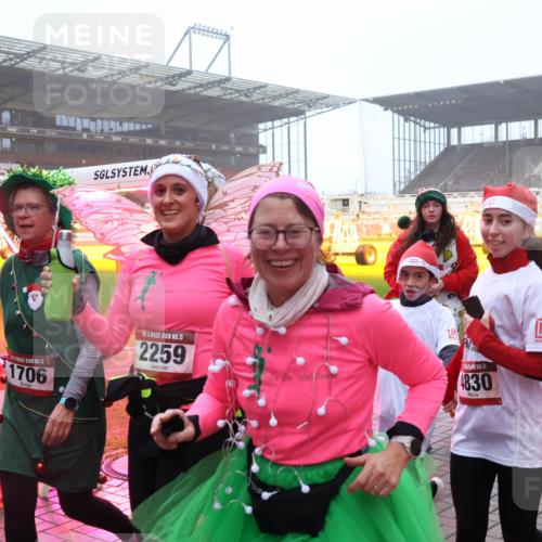 07.12.2025 - St. Pauli X-Mass-Run No. 15 Luisa Fischer http://msf.ph/oto/9378063 07.12.2025 11:09:07 Ziel 15, 1706, 15, 2259, 15, 4830, 1412, xxxx, 100, 152, 155, 166, 335, 338, 341, 396, 446, 495, 496, 619, 758, 784, 1078, 1170, 1184, 1205, 1211, 1412, xxxx, 1424, 1464, 1491, 1502, 1511, 1559, 1560, 1625, 1706, 2070, 2259, 2879, 2893, 2898, 4471, 4584, 4819, 4830 meine-sportfotos.de