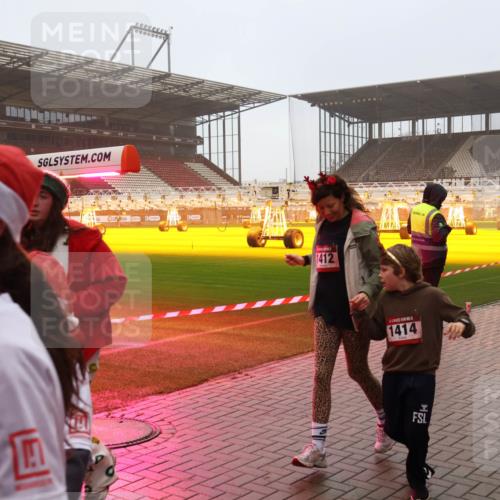 07.12.2025 - St. Pauli X-Mass-Run No. 15 Luisa Fischer http://msf.ph/oto/9378066 07.12.2025 11:09:09 Ziel 1412, xxxx, 100, 152, 155, 166, 335, 338, 341, 396, 446, 495, 496, 619, 758, 784, 1078, 1136, 1138, 1140, 1170, 1184, 1205, 1211, 1412, xxxx, 1424, 1464, 1491, 1502, 1511, 1625, 1706, 2070, 2259, 2879, 2893, 2898, 4471, 4584, 4819, 4830 meine-sportfotos.de