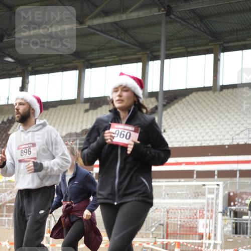 07.12.2025 - St. Pauli X-Mass-Run No. 15 Patografie http://msf.ph/oto/9378067 07.12.2025 10:09:12 Ziel 881, 896, 899, 960, 1461, 1465, 1575, 1576, 3493, 3756, 4113, 4666 meine-sportfotos.de