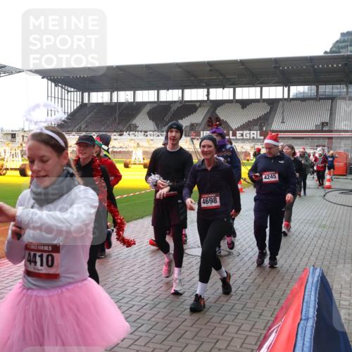 07.12.2025 - St. Pauli X-Mass-Run No. 15 Luisa Fischer http://msf.ph/oto/9378068 07.12.2025 10:28:53 Ziel 8, 15, 4410, 4698, 4245, 1, 412, 1507, 1742, 1745, 2526, 2723, 2912, 2913, 3209, 3218, 3377, 3395, 3412, 3413, 3454, 3472, 3727, 3729, 3730, 3879, 3881, 3883, 4037, 4064, 4065, 4159, 4160, 4189, 4245, 4250, 4344, 4355, 4376, 4380, 4388, 4449, 4450, 4453, 4454, 4697, 4698, 4700, 4701, 4702, 4704, 4706, 4707, 4708, 4710 meine-sportfotos.de