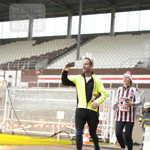 07.12.2025 - St. Pauli X-Mass-Run No. 15 Patografie http://msf.ph/oto/9378075 07.12.2025 10:09:14 Ziel 881, 896, 899, 960, 1718, 3493, 3756, 4113, 4666 meine-sportfotos.de