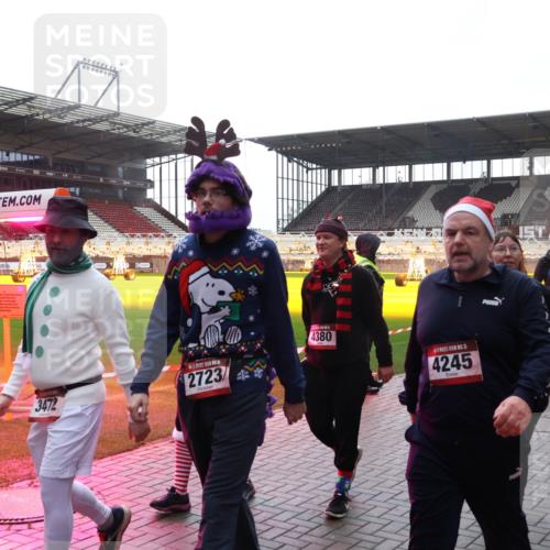 07.12.2025 - St. Pauli X-Mass-Run No. 15 Luisa Fischer http://msf.ph/oto/9378100 07.12.2025 10:28:57 Ziel 3472, 2723, 4380, 15, 4245, 4250, 412, 1095, 1507, 1566, 1742, 1745, 2046, 2051, 2397, 2526, 2723, 2912, 2913, 3209, 3218, 3377, 3395, 3412, 3413, 3454, 3472, 3727, 3729, 3730, 3879, 4037, 4064, 4065, 4159, 4160, 4189, 4245, 4250, 4344, 4355, 4376, 4380, 4388, 4414, 4446, 4449, 4450, 4543, 4544, 4697, 4698, 4700, 4701, 4702, 4704, 4706, 4707, 4708, 4710 meine-sportfotos.de