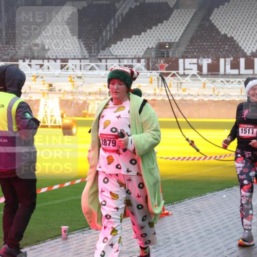 07.12.2025 - St. Pauli X-Mass-Run No. 15 Luisa Fischer http://msf.ph/oto/9378113 07.12.2025 11:09:24 Ziel 15, 2879, 1511, 338, 20, 44, 51, 335, 338, 341, 495, 496, 558, 619, 1110, 1136, 1138, 1140, 1205, 1211, 1260, 1412, xxxx, 1424, 1464, 1491, 1502, 1511, 1574, 1625, 2070, 2259, 2879, 2893, 2898, 4471, 4584, 4819, 4830 meine-sportfotos.de
