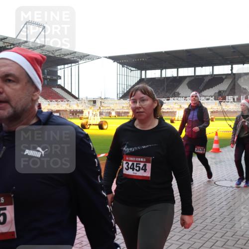 07.12.2025 - St. Pauli X-Mass-Run No. 15 Luisa Fischer http://msf.ph/oto/9378114 07.12.2025 10:28:59 Ziel 15, 4245, 15, 3454, 2526, 412, 1095, 1507, 1566, 2046, 2051, 2397, 2526, 2723, 2912, 2913, 3209, 3218, 3377, 3395, 3412, 3413, 3454, 3472, 3727, 3729, 3730, 4037, 4064, 4159, 4160, 4245, 4250, 4344, 4355, 4376, 4380, 4388, 4414, 4446, 4449, 4450, 4543, 4544, 4697, 4698, 4700, 4701, 4702, 4704, 4706, 4707, 4708, 4710 meine-sportfotos.de
