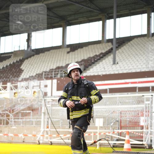 07.12.2025 - St. Pauli X-Mass-Run No. 15 Patografie http://msf.ph/oto/9378115 07.12.2025 10:09:17 Ziel 881, 896, 899, 960, 1243, 1248, 1718, 3493, 3756, 4113, 4666 meine-sportfotos.de