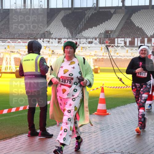07.12.2025 - St. Pauli X-Mass-Run No. 15 Luisa Fischer http://msf.ph/oto/9378118 07.12.2025 11:09:25 Ziel 15, 2879, 1511, 330, 2070, 44, 51, 335, 338, 341, 495, 496, 558, 619, 1110, 1136, 1138, 1140, 1205, 1211, 1260, 1412, xxxx, 1464, 1502, 1511, 1574, 2070, 2879, 2893, 2898, 4471, 4584, 4819, 4830 meine-sportfotos.de