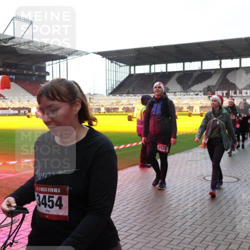 07.12.2025 - St. Pauli X-Mass-Run No. 15 Luisa Fischer http://msf.ph/oto/9378120 07.12.2025 10:28:59 Ziel 15, 3454, 2526, 412, 1095, 1507, 1566, 2046, 2051, 2397, 2526, 2723, 2912, 2913, 3209, 3218, 3377, 3395, 3412, 3413, 3454, 3472, 3727, 3729, 3730, 4037, 4064, 4159, 4160, 4245, 4250, 4344, 4355, 4376, 4380, 4388, 4414, 4446, 4449, 4450, 4543, 4544, 4697, 4698, 4700, 4701, 4702, 4704, 4706, 4707, 4708, 4710 meine-sportfotos.de