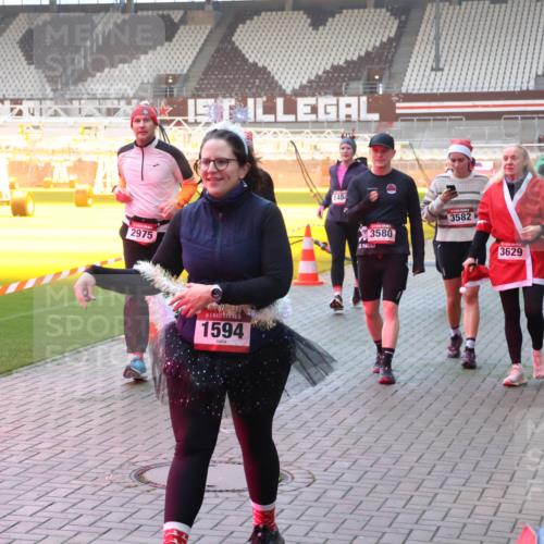 07.12.2025 - St. Pauli X-Mass-Run No. 15 Luisa Fischer http://msf.ph/oto/9378123 07.12.2025 10:03:47 Ziel 2975, 1594, 1484, 3580, 3582, 3629, 177, 213, 214, 358, 442, 443, 460, 885, 936, 940, 943, 956, 963, 965, 984, 1023, 1118, 1263, 1264, 1484, 1486, 1506, 1594, 1888, 2002, 2380, 2505, 2682, 2973, 2975, 3284, 3334, 3417, 4193, 4239, 4660, 4667, 4679, 4680 meine-sportfotos.de