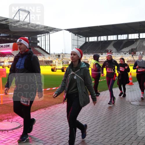 07.12.2025 - St. Pauli X-Mass-Run No. 15 Luisa Fischer http://msf.ph/oto/9378133 07.12.2025 10:29:01 Ziel 2526, 4388, 4250, 4037, 189, 218, 43, 412, 1095, 1507, 1566, 2046, 2051, 2397, 2526, 2723, 2912, 2913, 3209, 3218, 3377, 3395, 3413, 3454, 3472, 3727, 3729, 4037, 4159, 4160, 4245, 4250, 4265, 4291, 4355, 4376, 4380, 4388, 4414, 4446, 4449, 4450, 4543, 4544, 4697, 4698, 4701, 4702, 4704, 4706, 4707 meine-sportfotos.de