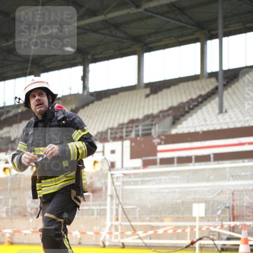 07.12.2025 - St. Pauli X-Mass-Run No. 15 Patografie http://msf.ph/oto/9378137 07.12.2025 10:09:18 Ziel 881, 896, 899, 960, 1243, 1248, 1718, 3493, 3756, 4666 meine-sportfotos.de