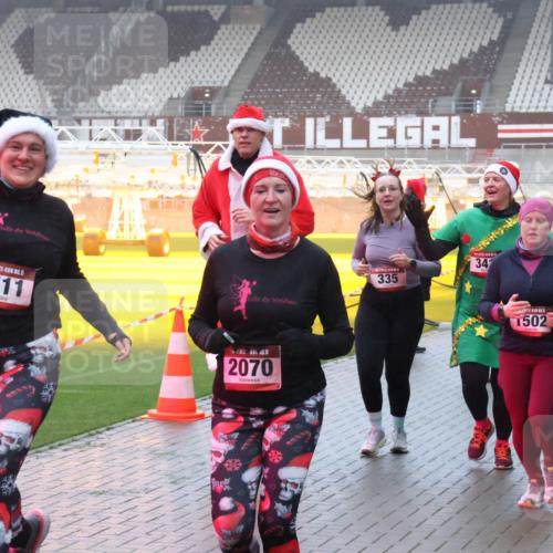 07.12.2025 - St. Pauli X-Mass-Run No. 15 Luisa Fischer http://msf.ph/oto/9378142 07.12.2025 11:09:26 Ziel 5, 1511, 335, 34, 05, 2070, 1502, 496, 619, 1138, 44, 51, 335, 338, 341, 495, 496, 558, 619, 1110, 1136, 1138, 1140, 1205, 1211, 1260, 1412, xxxx, 1464, 1502, 1511, 1574, 2070, 2879, 2893, 2898, 4471, 4584, 4819, 4830 meine-sportfotos.de