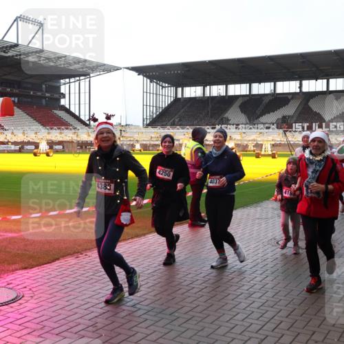 07.12.2025 - St. Pauli X-Mass-Run No. 15 Luisa Fischer http://msf.ph/oto/9378144 07.12.2025 10:29:03 Ziel 4383, 4250, 4037, 418, 12, 3218, 200, 412, 1095, 1308, 1330, 1566, 2046, 2051, 2397, 2526, 2723, 2912, 2913, 3209, 3218, 3377, 3395, 3413, 3454, 3472, 4037, 4159, 4160, 4245, 4250, 4265, 4291, 4355, 4376, 4380, 4388, 4414, 4446, 4449, 4450, 4543, 4544, 4697, 4698, 4701, 4702, 4706, 4707 meine-sportfotos.de
