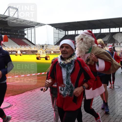 07.12.2025 - St. Pauli X-Mass-Run No. 15 Luisa Fischer http://msf.ph/oto/9378160 07.12.2025 10:29:04 Ziel 1, 15, 4037, 43, 2912, 913, 3377, 412, 1095, 1308, 1330, 1566, 2046, 2051, 2397, 2526, 2723, 2912, 2913, 3209, 3218, 3377, 3395, 3413, 3454, 3472, 3669, 4037, 4159, 4160, 4245, 4250, 4265, 4291, 4355, 4388, 4414, 4446, 4449, 4450, 4543, 4544, 4697, 4698, 4701, 4702, 4706, 4707 meine-sportfotos.de