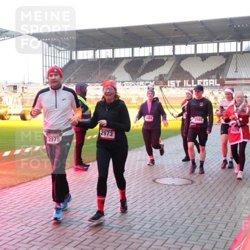 07.12.2025 - St. Pauli X-Mass-Run No. 15 Luisa Fischer http://msf.ph/oto/9378178 07.12.2025 10:03:49 Ziel 2975, 2973, 1484, 3580, 3629, 177, 185, 213, 214, 358, 442, 443, 460, 936, 940, 943, 956, 963, 965, 984, 1023, 1118, 1263, 1264, 1484, 1486, 1506, 1594, 1888, 2002, 2366, 2380, 2505, 2682, 2973, 2975, 3334, 3417, 3734, 4193, 4239, 4660, 4667, 4679, 4680 meine-sportfotos.de