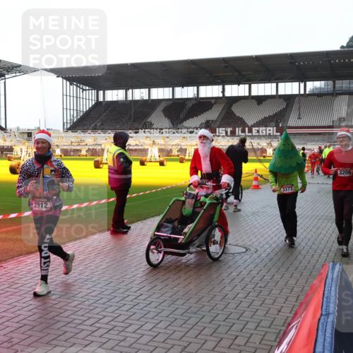 07.12.2025 - St. Pauli X-Mass-Run No. 15 Luisa Fischer http://msf.ph/oto/9378185 07.12.2025 10:29:08 Ziel 2912, 3377, 3209, 412, 1095, 1308, 1330, 1566, 2046, 2051, 2397, 2526, 2723, 2912, 2913, 3209, 3218, 3377, 3395, 3413, 3454, 3472, 3669, 4037, 4073, 4245, 4250, 4265, 4291, 4355, 4388, 4414, 4446, 4449, 4450, 4543, 4544, 4697, 4698, 4701, 4702, 4706, 4707 meine-sportfotos.de