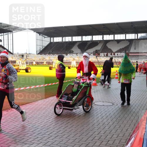 07.12.2025 - St. Pauli X-Mass-Run No. 15 Luisa Fischer http://msf.ph/oto/9378187 07.12.2025 10:29:08 Ziel 2912, 001, 3377, 3209, 412, 1095, 1308, 1330, 1566, 2046, 2051, 2397, 2526, 2723, 2912, 2913, 3209, 3218, 3377, 3395, 3413, 3454, 3472, 3669, 4037, 4073, 4245, 4250, 4265, 4291, 4355, 4388, 4414, 4446, 4449, 4450, 4543, 4544, 4697, 4698, 4701, 4702, 4706, 4707 meine-sportfotos.de