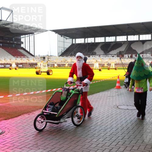 07.12.2025 - St. Pauli X-Mass-Run No. 15 Luisa Fischer http://msf.ph/oto/9378193 07.12.2025 10:29:09 Ziel 3377, 3209, 412, 1095, 1308, 1330, 1566, 2046, 2051, 2397, 2526, 2723, 2912, 2913, 3209, 3218, 3377, 3395, 3454, 3472, 3669, 4037, 4073, 4245, 4250, 4265, 4291, 4355, 4388, 4414, 4446, 4449, 4450, 4543, 4544, 4698, 4701, 4702, 4706, 4707 meine-sportfotos.de