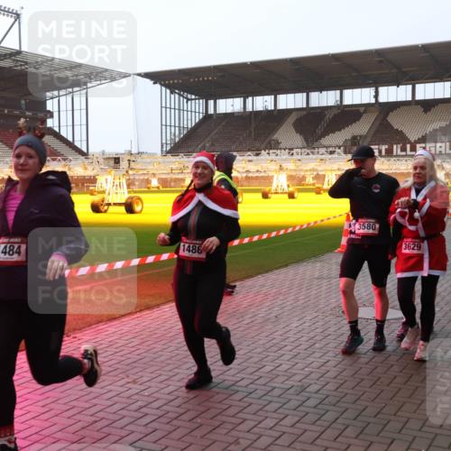 07.12.2025 - St. Pauli X-Mass-Run No. 15 Luisa Fischer http://msf.ph/oto/9378194 07.12.2025 10:03:51 Ziel 1486, 1484, 3580, 3629, 177, 185, 213, 214, 358, 399, 442, 443, 460, 936, 940, 943, 956, 963, 965, 984, 1023, 1118, 1263, 1264, 1394, 1484, 1486, 1506, 1594, 1888, 2002, 2366, 2380, 2505, 2682, 2973, 2975, 3334, 3417, 3734, 4193, 4239, 4660, 4667, 4679, 4680 meine-sportfotos.de