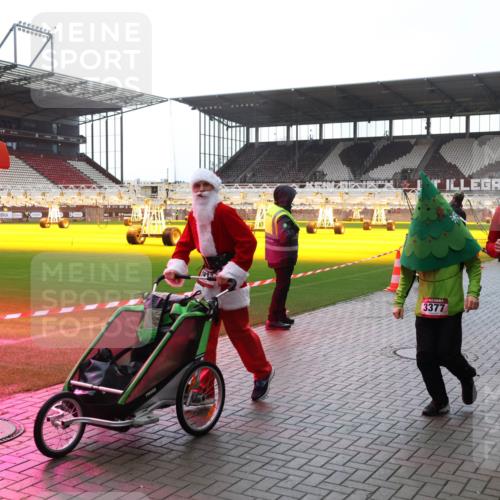 07.12.2025 - St. Pauli X-Mass-Run No. 15 Luisa Fischer http://msf.ph/oto/9378195 07.12.2025 10:29:09 Ziel 3377, 3209, 412, 1095, 1308, 1330, 1566, 2046, 2051, 2397, 2526, 2723, 2912, 2913, 3209, 3218, 3377, 3395, 3454, 3472, 3669, 4037, 4073, 4245, 4250, 4265, 4291, 4355, 4388, 4414, 4446, 4449, 4450, 4543, 4544, 4698, 4701, 4702, 4706, 4707 meine-sportfotos.de
