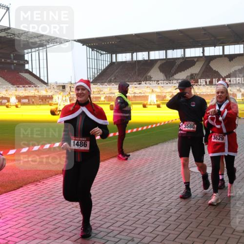 07.12.2025 - St. Pauli X-Mass-Run No. 15 Luisa Fischer http://msf.ph/oto/9378196 07.12.2025 10:03:52 Ziel 15, 34, 5, 1486, 3580, 3629, 177, 185, 213, 214, 358, 399, 442, 443, 460, 936, 940, 956, 963, 965, 984, 1023, 1118, 1263, 1264, 1307, 1394, 1425, 1484, 1486, 1506, 1594, 1888, 2002, 2366, 2380, 2505, 2682, 2973, 2975, 3334, 3417, 3734, 4193, 4239, 4660, 4667, 4679, 4680 meine-sportfotos.de