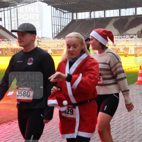 07.12.2025 - St. Pauli X-Mass-Run No. 15 Luisa Fischer http://msf.ph/oto/9378215 07.12.2025 10:03:54 Ziel 3580, 029, 177, 185, 213, 214, 358, 399, 460, 940, 956, 963, 965, 984, 1023, 1118, 1263, 1264, 1307, 1394, 1425, 1484, 1486, 1506, 1594, 1888, 2002, 2366, 2380, 2505, 2682, 2973, 2975, 3334, 3734, 4193, 4239, 4660, 4667, 4679, 4680 meine-sportfotos.de
