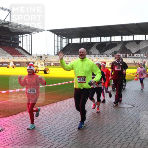 07.12.2025 - St. Pauli X-Mass-Run No. 15 Luisa Fischer http://msf.ph/oto/9378221 07.12.2025 10:29:18 Ziel 4450, 4449, 2046, 4543, 161, 165, 412, 1095, 1308, 1330, 1566, 2046, 2051, 2397, 2874, 2912, 2913, 3209, 3218, 3299, 3377, 3669, 3938, 3942, 4037, 4073, 4250, 4265, 4291, 4355, 4388, 4414, 4446, 4449, 4450, 4543, 4544 meine-sportfotos.de