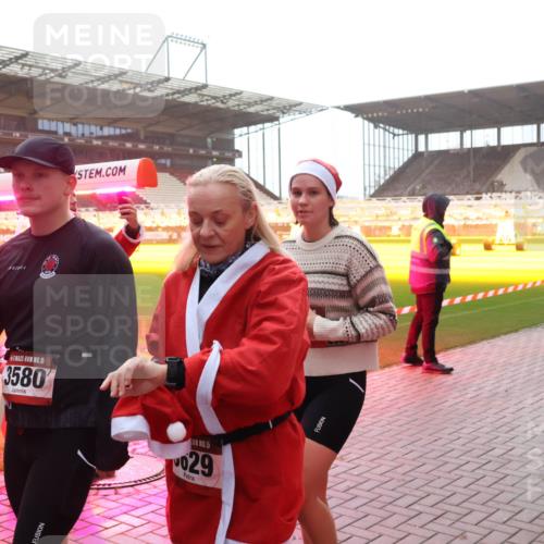 07.12.2025 - St. Pauli X-Mass-Run No. 15 Luisa Fischer http://msf.ph/oto/9378223 07.12.2025 10:03:55 Ziel 15, 3580, 5, 029, 177, 185, 213, 214, 358, 399, 460, 940, 956, 963, 965, 984, 1023, 1118, 1263, 1264, 1307, 1394, 1425, 1484, 1486, 1506, 1594, 1888, 2002, 2366, 2380, 2682, 2973, 2975, 3334, 3734, 4193, 4239, 4660, 4667, 4679, 4680 meine-sportfotos.de