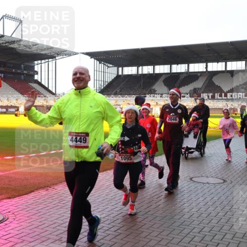 07.12.2025 - St. Pauli X-Mass-Run No. 15 Luisa Fischer http://msf.ph/oto/9378227 07.12.2025 10:29:19 Ziel 4450, 4449, 1095, 2046, 4543, 161, 165, 412, 1095, 1308, 1330, 1566, 2046, 2051, 2397, 2874, 2912, 2913, 3209, 3218, 3299, 3377, 3669, 3938, 3942, 4037, 4073, 4250, 4265, 4291, 4355, 4388, 4414, 4446, 4449, 4450, 4543, 4544 meine-sportfotos.de