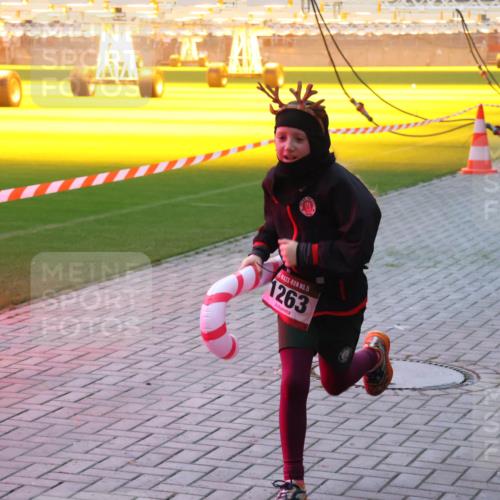 07.12.2025 - St. Pauli X-Mass-Run No. 15 Luisa Fischer http://msf.ph/oto/9378232 07.12.2025 10:04:01 Ziel 15, 1263, 185, 213, 214, 358, 399, 460, 940, 963, 965, 984, 1023, 1118, 1263, 1264, 1307, 1394, 1425, 1484, 1486, 1506, 1594, 1888, 2002, 2366, 2380, 2682, 2973, 2975, 3334, 3337, 3519, 3734, 4151, 4193, 4239, 4660, 4667, 4679, 4680 meine-sportfotos.de