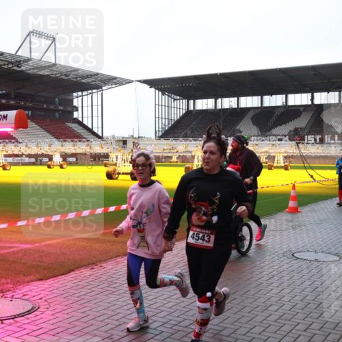 07.12.2025 - St. Pauli X-Mass-Run No. 15 Luisa Fischer http://msf.ph/oto/9378246 07.12.2025 10:29:22 Ziel 4543, 65, 161, 165, 412, 1095, 1308, 1330, 1566, 2046, 2051, 2397, 2874, 2912, 2913, 3209, 3218, 3299, 3377, 3669, 3938, 3942, 4037, 4073, 4250, 4265, 4291, 4414, 4446, 4449, 4450, 4543, 4544 meine-sportfotos.de