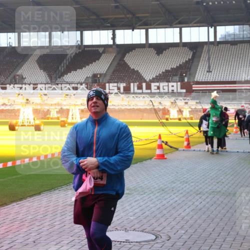 07.12.2025 - St. Pauli X-Mass-Run No. 15 Luisa Fischer http://msf.ph/oto/9378248 07.12.2025 10:04:03 Ziel 2167, 185, 213, 214, 358, 399, 460, 626, 628, 940, 963, 965, 984, 1023, 1027, 1028, 1118, 1263, 1264, 1307, 1394, 1425, 1484, 1486, 1506, 1594, 1888, 2002, 2110, 2112, 2366, 2380, 2682, 2973, 2975, 3334, 3337, 3359, 3519, 3734, 4151, 4193, 4239, 4660, 4667, 4679, 4680 meine-sportfotos.de