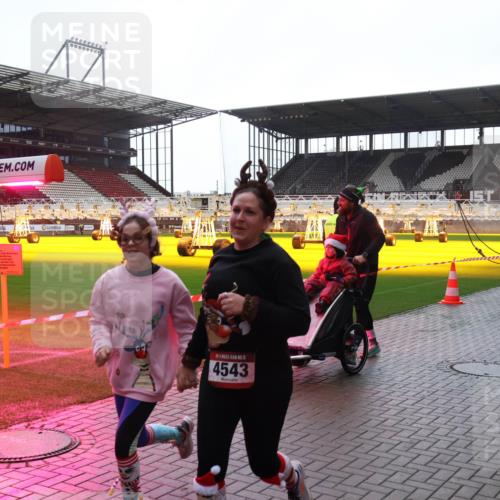 07.12.2025 - St. Pauli X-Mass-Run No. 15 Luisa Fischer http://msf.ph/oto/9378250 07.12.2025 10:29:22 Ziel 5, 4543, 441, 446, 4265, 161, 165, 412, 1095, 1308, 1330, 1566, 2046, 2051, 2397, 2874, 2912, 2913, 3209, 3218, 3299, 3377, 3669, 3938, 3942, 4037, 4073, 4250, 4265, 4291, 4414, 4446, 4449, 4450, 4543, 4544 meine-sportfotos.de