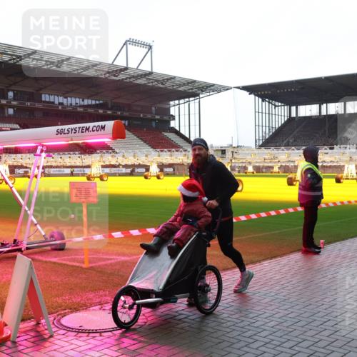 07.12.2025 - St. Pauli X-Mass-Run No. 15 Luisa Fischer http://msf.ph/oto/9378252 07.12.2025 10:29:24 Ziel 4414, 161, 165, 1095, 1308, 1330, 1566, 2046, 2051, 2397, 2874, 2912, 2913, 3209, 3218, 3299, 3377, 3669, 3938, 3942, 4073, 4265, 4291, 4414, 4446, 4449, 4450, 4543, 4544 meine-sportfotos.de