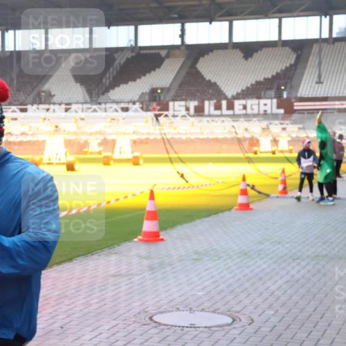 07.12.2025 - St. Pauli X-Mass-Run No. 15 Luisa Fischer http://msf.ph/oto/9378253 07.12.2025 10:04:03 Ziel 5, 1264, 1, 185, 213, 214, 358, 399, 460, 626, 628, 940, 963, 965, 984, 1023, 1027, 1028, 1118, 1263, 1264, 1307, 1394, 1425, 1484, 1486, 1506, 1594, 1888, 2002, 2110, 2112, 2366, 2380, 2682, 2973, 2975, 3334, 3337, 3359, 3519, 3734, 4151, 4193, 4239, 4660, 4667, 4679, 4680 meine-sportfotos.de