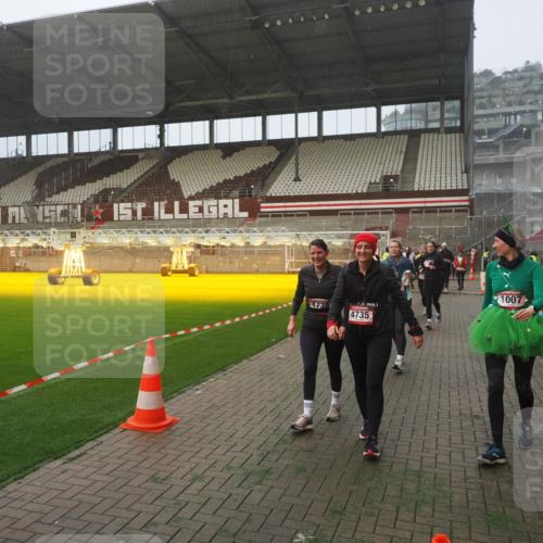 07.12.2025 - St. Pauli X-Mass-Run No. 15 Fabian Wolf http://msf.ph/oto/9378254 07.12.2025 10:06:51 Ziel 150, 217, 366, 867, 972, 975, 1007, 1103, 1505, 1735, 1736, 2129, 3189, 3330, 3333, 3970, 3971, 4735, 4738 meine-sportfotos.de