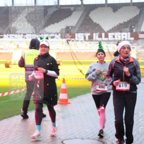 07.12.2025 - St. Pauli X-Mass-Run No. 15 Luisa Fischer http://msf.ph/oto/9378264 07.12.2025 11:09:30 Ziel 1, 495, 496, 619, 44, 51, 335, 338, 341, 495, 496, 558, 619, 1110, 1136, 1138, 1140, 1205, 1211, 1260, 1412, xxxx, 1464, 1502, 1511, 1574, 2070, 2879, 2898, 4471 meine-sportfotos.de