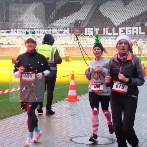 07.12.2025 - St. Pauli X-Mass-Run No. 15 Luisa Fischer http://msf.ph/oto/9378267 07.12.2025 11:09:30 Ziel 495, 496, 619, 1211, 1205, 39, 1140, 44, 51, 335, 338, 341, 495, 496, 558, 619, 1110, 1136, 1138, 1140, 1205, 1211, 1260, 1412, xxxx, 1464, 1502, 1511, 1574, 2070, 2879, 2898, 4471 meine-sportfotos.de
