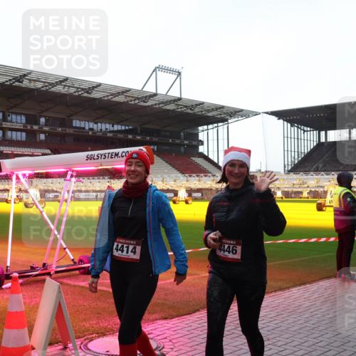 07.12.2025 - St. Pauli X-Mass-Run No. 15 Luisa Fischer http://msf.ph/oto/9378275 07.12.2025 10:29:28 Ziel 1, 15, 4414, 15, 4446, 161, 165, 1095, 1308, 1330, 1548, 1550, 1566, 1677, 1842, 2046, 2051, 2397, 2874, 2913, 3115, 3209, 3299, 3669, 3938, 3942, 4073, 4265, 4291, 4414, 4446, 4449, 4450, 4543, 4544 meine-sportfotos.de