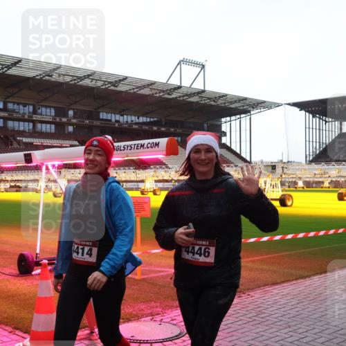 07.12.2025 - St. Pauli X-Mass-Run No. 15 Luisa Fischer http://msf.ph/oto/9378278 07.12.2025 10:29:28 Ziel 414, 15, 4446, 161, 165, 1095, 1308, 1330, 1548, 1550, 1566, 1677, 1842, 2046, 2051, 2397, 2874, 2913, 3115, 3209, 3299, 3669, 3938, 3942, 4073, 4265, 4291, 4414, 4446, 4449, 4450, 4543, 4544 meine-sportfotos.de