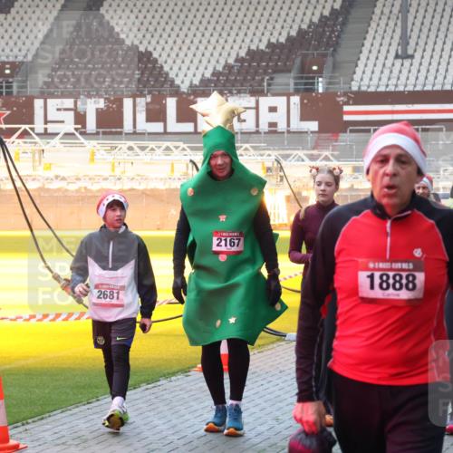 07.12.2025 - St. Pauli X-Mass-Run No. 15 Luisa Fischer http://msf.ph/oto/9378291 07.12.2025 10:04:10 Ziel 2681, 2167, 1888, 3734, 185, 213, 214, 358, 399, 626, 628, 709, 940, 965, 984, 1023, 1027, 1028, 1263, 1264, 1307, 1394, 1425, 1484, 1486, 1506, 1888, 1906, 2002, 2110, 2112, 2366, 2380, 2973, 2975, 3198, 3334, 3337, 3340, 3359, 3519, 3734, 4151, 4193, 4239, 4660, 4667, 4679, 4680 meine-sportfotos.de