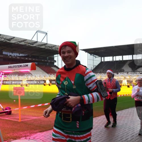 07.12.2025 - St. Pauli X-Mass-Run No. 15 Luisa Fischer http://msf.ph/oto/9378293 07.12.2025 10:29:31 Ziel 21, 1330, 161, 165, 1095, 1308, 1330, 1548, 1550, 1566, 1677, 1842, 2046, 2051, 2397, 2874, 3115, 3299, 3470, 3669, 3938, 3942, 4073, 4265, 4291, 4414, 4446, 4449, 4450, 4543, 4544 meine-sportfotos.de